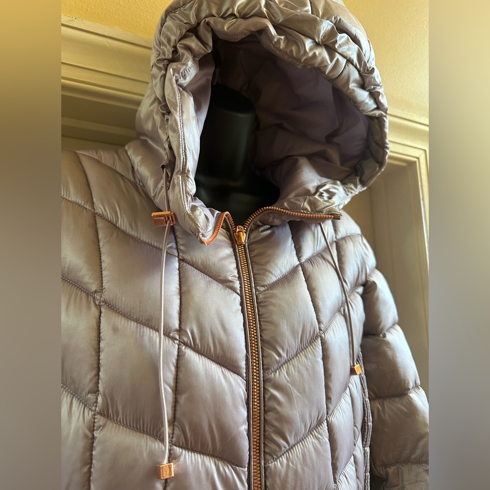 Women’s Beautiful Bernard pink/lavender hooded coat. Almost new.